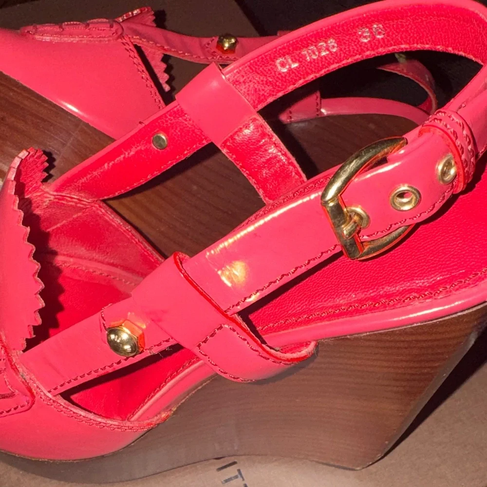 Louis Vuitton Red wooden Wedge Sandals - Picture 11 of 11